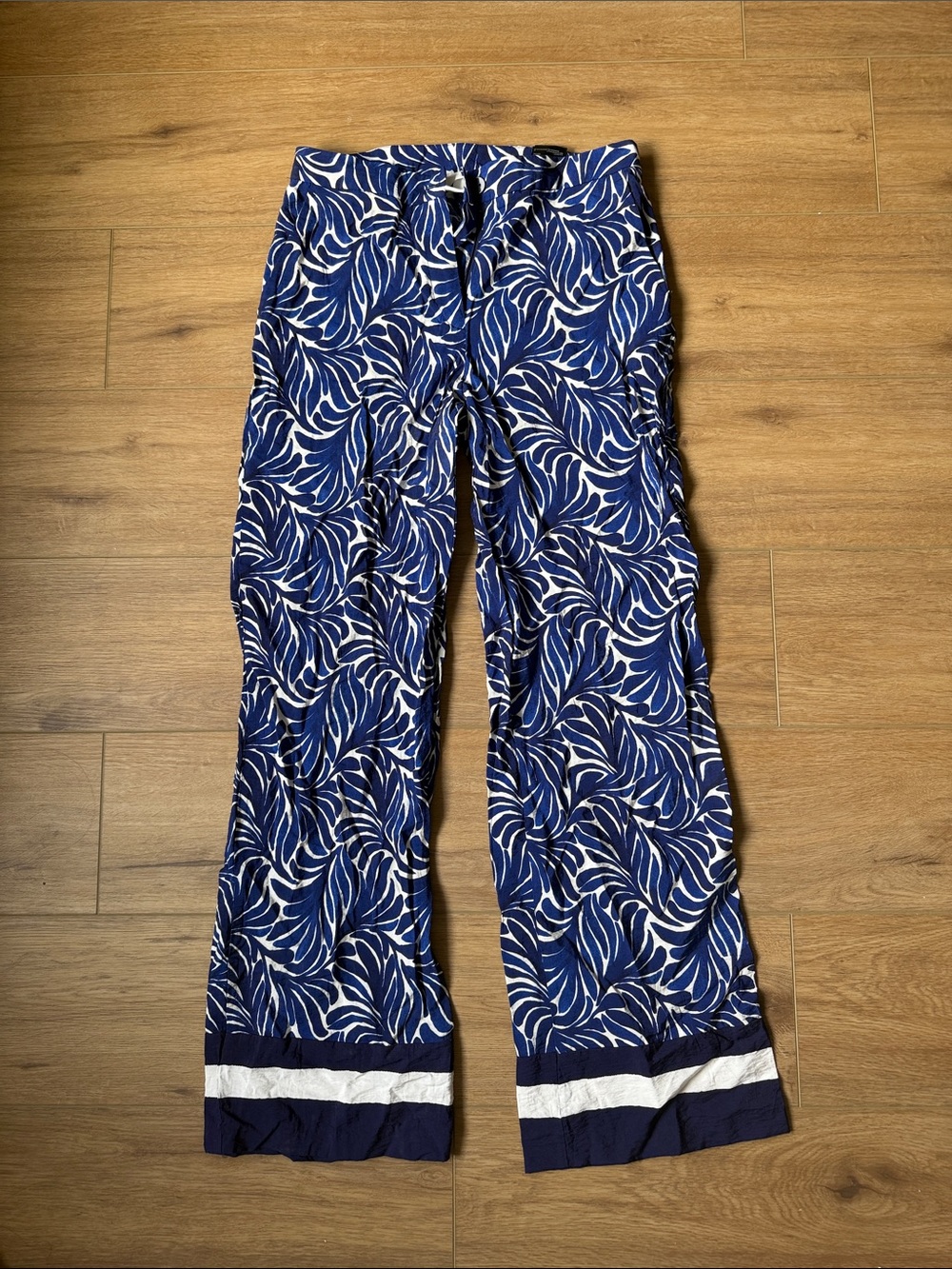 H&M Blue and White Printed Wide-Leg Pants - size 6